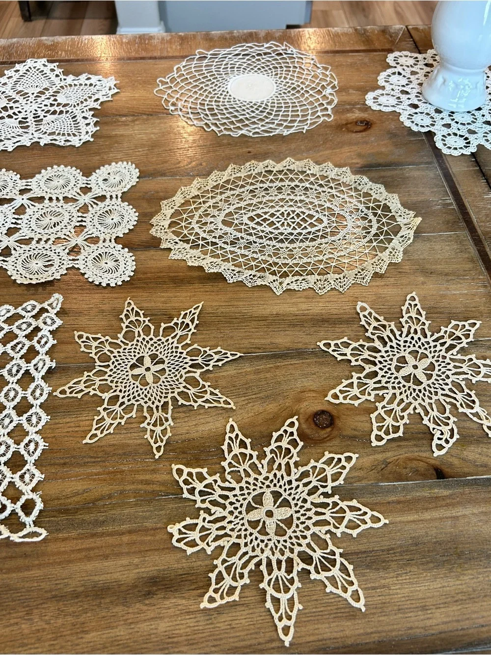 Vintage doilies~ set of 8